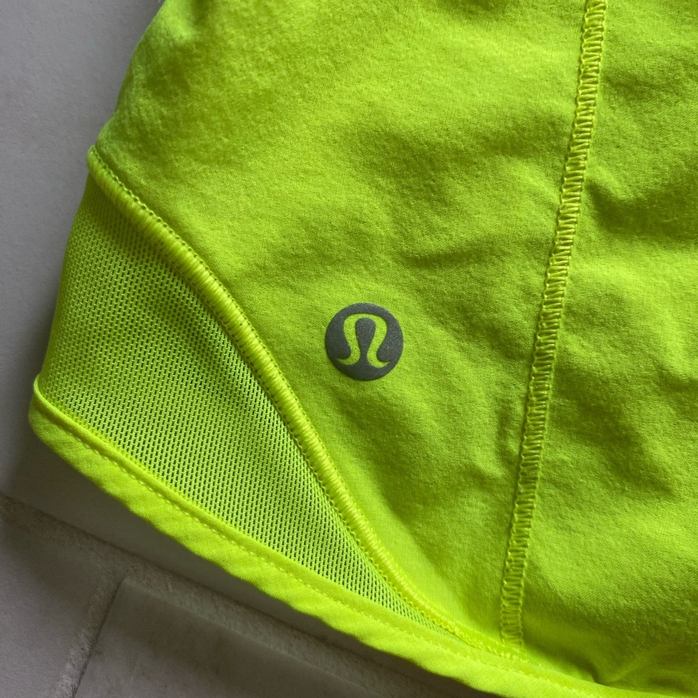 lululemon yellow hotty hot shorts 2.5” low rise in highlight yellow - Picture 3 of 7